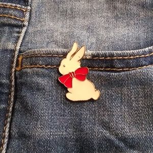 White rabbit w/ bow enamel pin